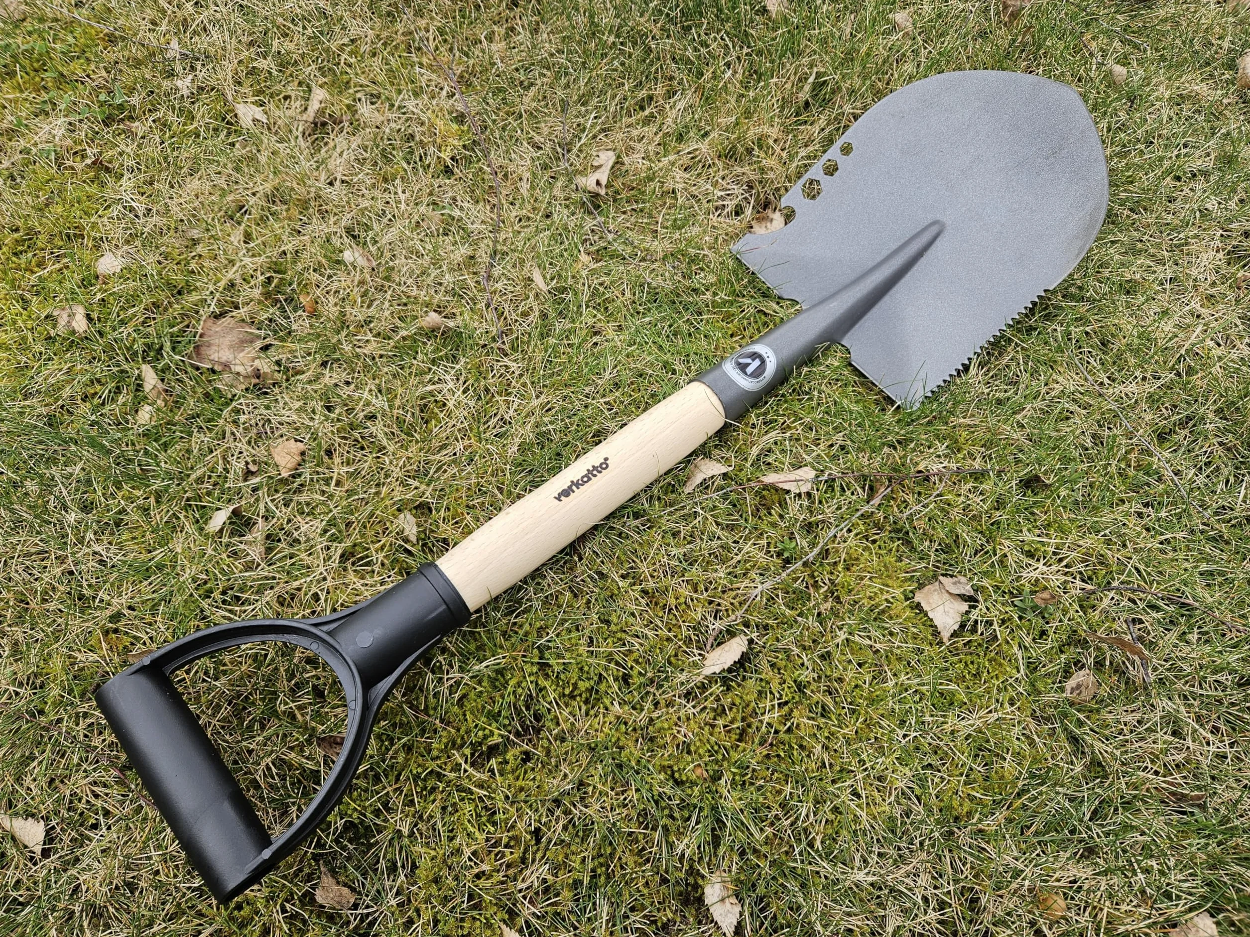 Mivos Saperka Kempingowa z Hartowanej Stali Borowej 66 cm Łopata Survivalowa Trzonek z Drewna Bukowego Szpadel Wielofunkcyjny