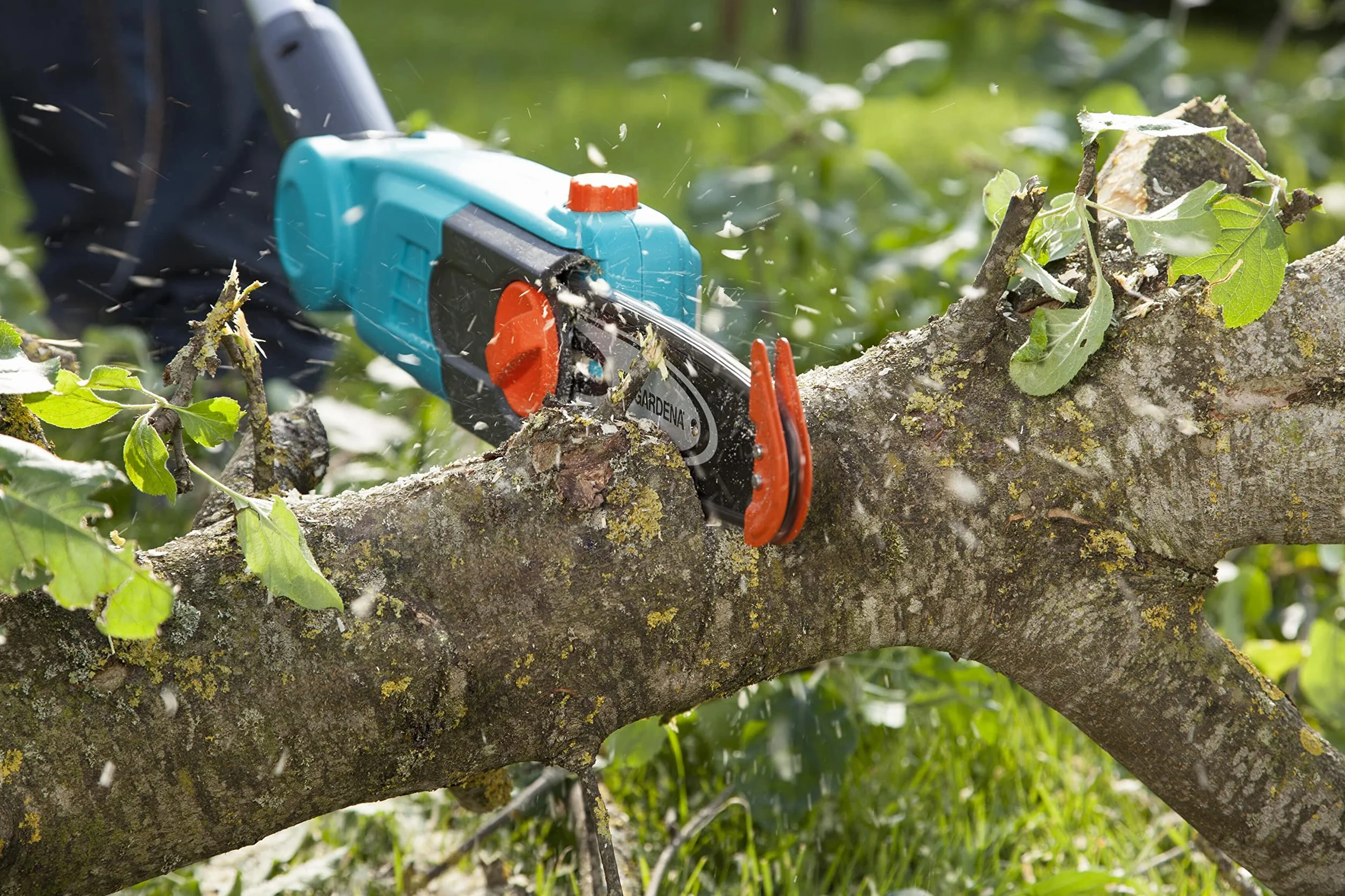 Gardena TCS Li-720/20 teleskopowa pilarka do gałęzi 720W 20cm prowadnica 4,40m zasięg