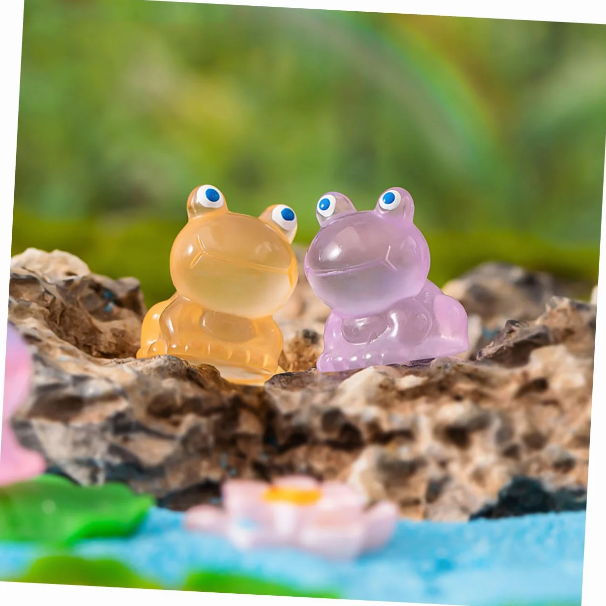 30 Szt. Sztuk Miniaturowych Figurek Żab z Żywicy Świecące Ciemności Kolorowe Dekoracje Do Mikroogrodów i Domków dla Lalek Urocze Rzeźby Zwierząt Karcianych