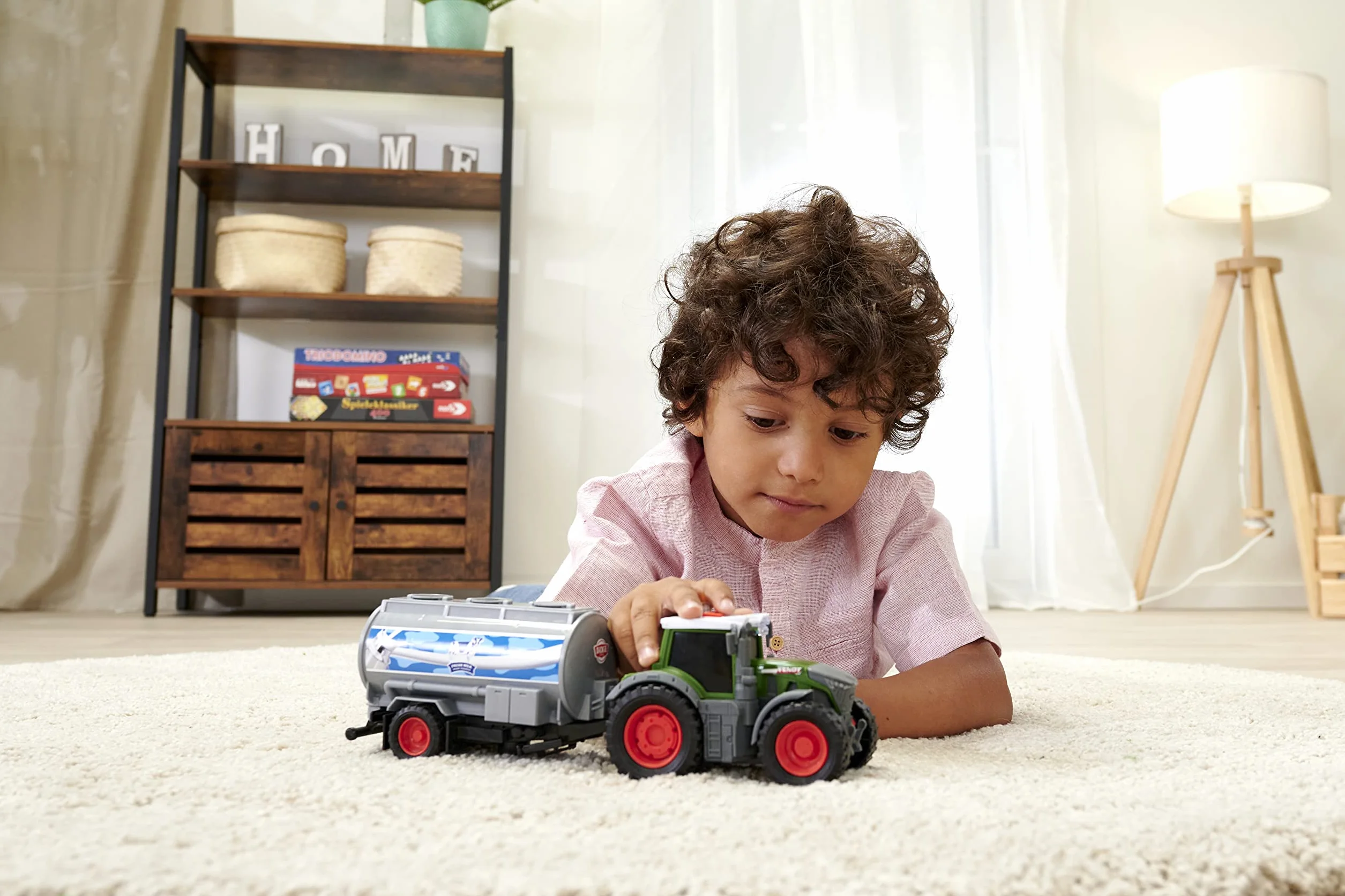 Dickie 203734000 FARM ciągnik z przyczepą na mleko, 26 cm