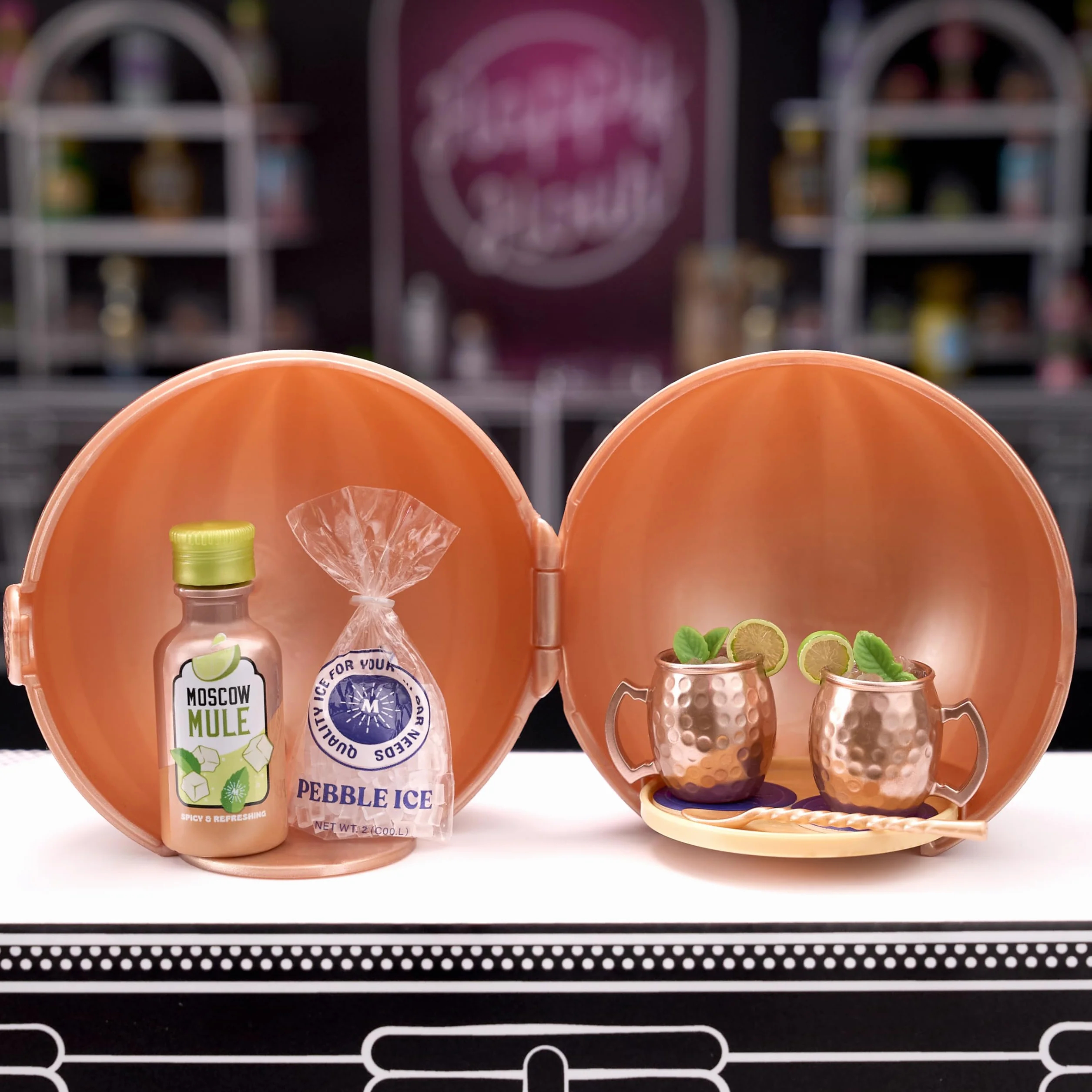 MGA's Miniverse Make It Mini Happy Hour - Mini Przedmioty Kolekcjonerskie w Ukrytych Opakowaniach - Repliki Koktajli DIY - NIEJADALNA Żywica - Przedmioty Kolekcjonerskie dla Dorosłych i Kolekcjonerów