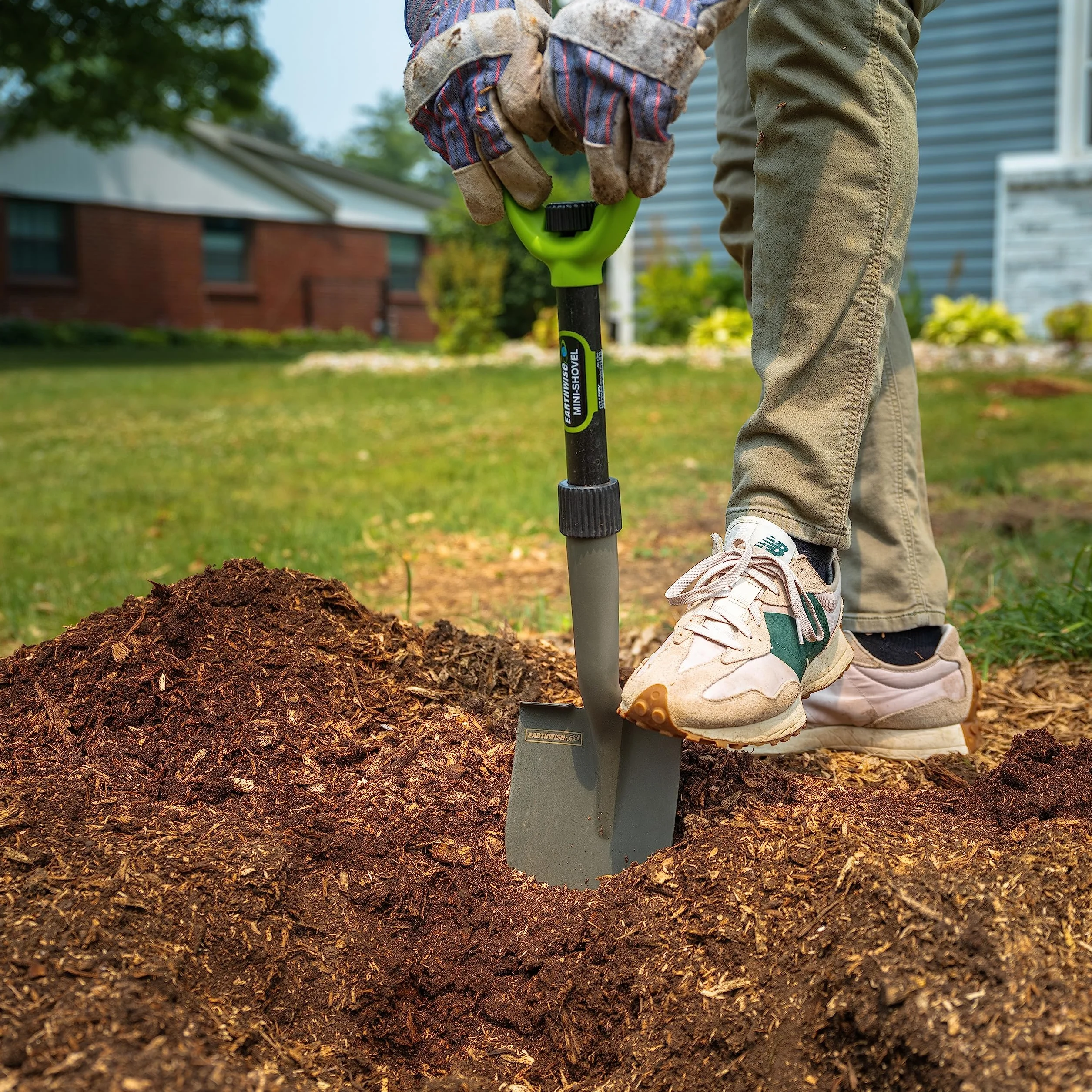 Earthwise 26,5-calowa składana mini łopata ze stali węglowej, uchwyt w kształcie litery D