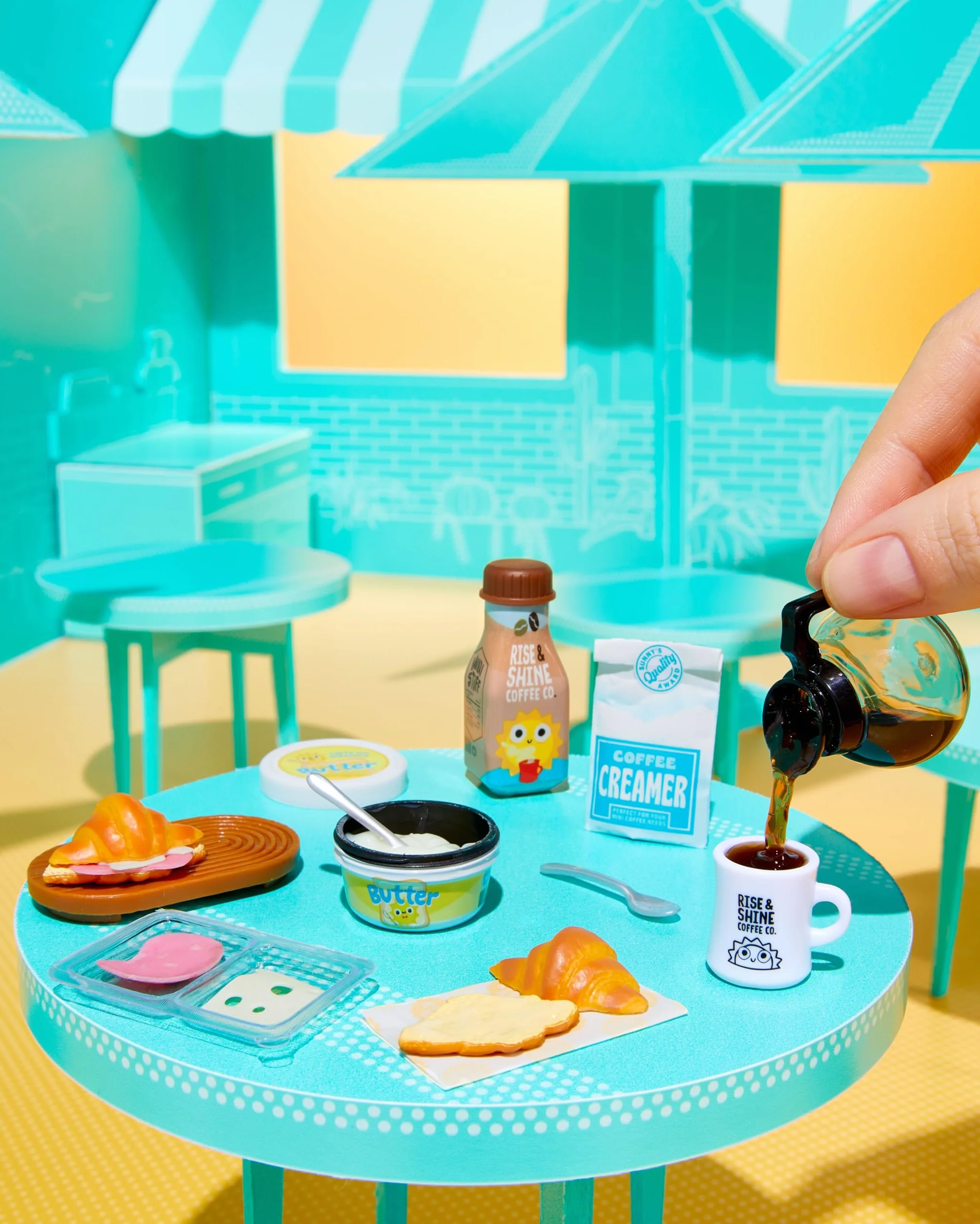 MGA’s Miniverse Make It Mini Cafe Series 6 - Sezonowe Mini Kolekcje z Żywicy z Replikami Składników do Tworzenia i Eksponowania, Niejadalne - dla Kolekcjonerów i Dzieci w Wieku 8+ Lat