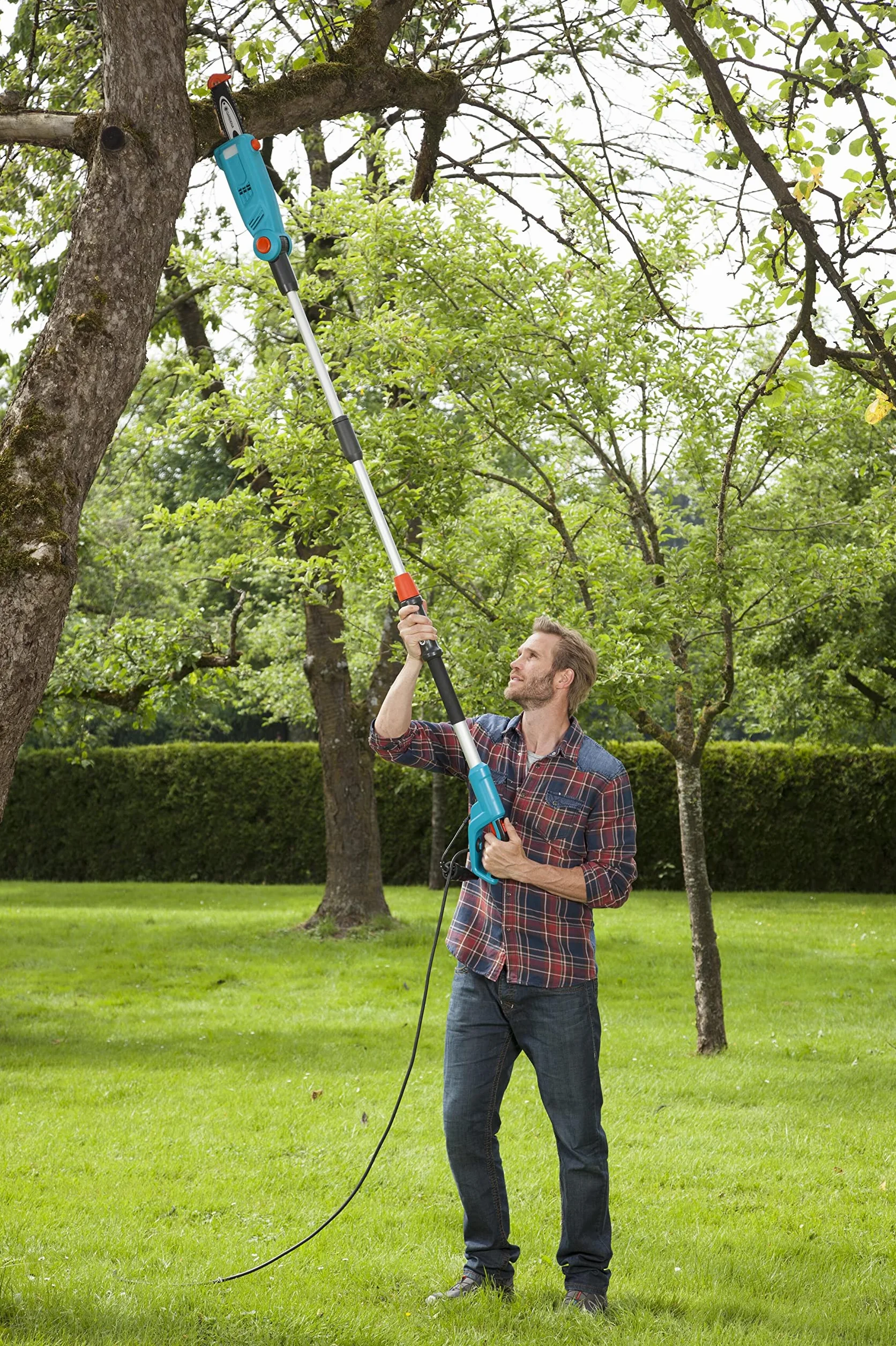Gardena TCS Li-720/20 teleskopowa pilarka do gałęzi 720W 20cm prowadnica 4,40m zasięg