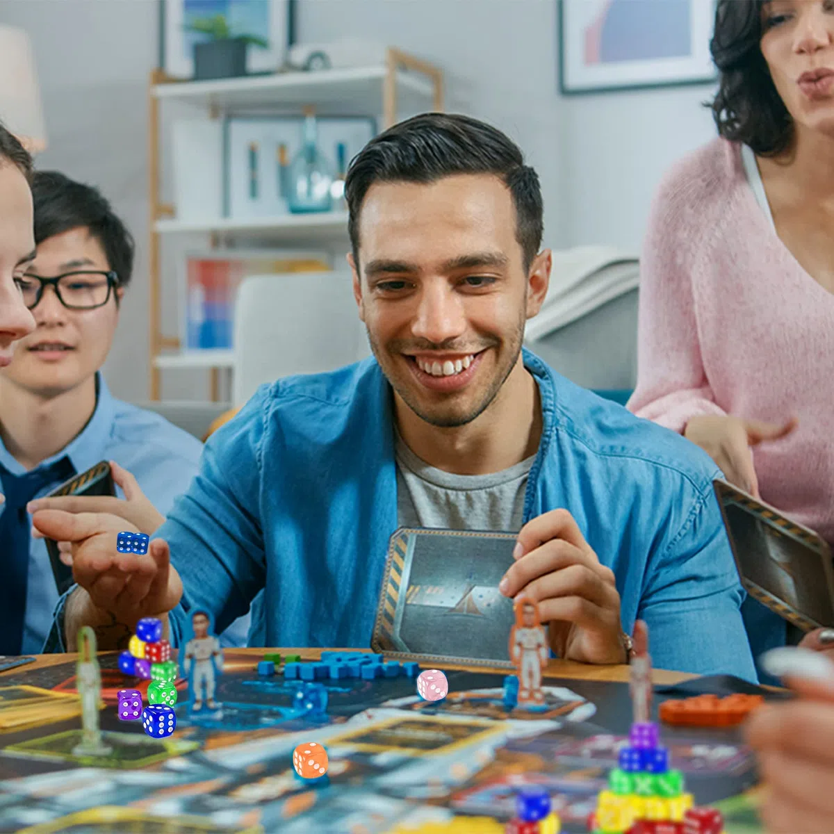 Zestaw 100 sztuk, 14 mm solidne kości do gry w 10 kolorach, 6-stronne akrylowe kości, półprzezroczyste zaokrąglone rogi, do RPG MTG DND i innych gier stołowych, gier w kości, nauczania