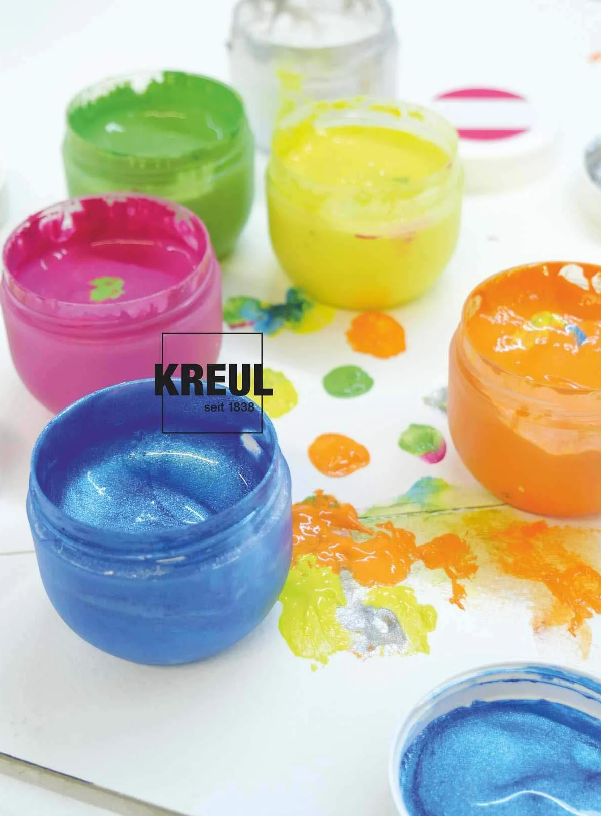 KREUL 23050 - Mucki farby do malowania palcami dla szczęśliwych dzieci, 6 x 50 ml w kolorach: żółty, różowy, błękit diamentowy, zielony, pomarańczowy, smoky silver, bez parabenów, bez glutenu