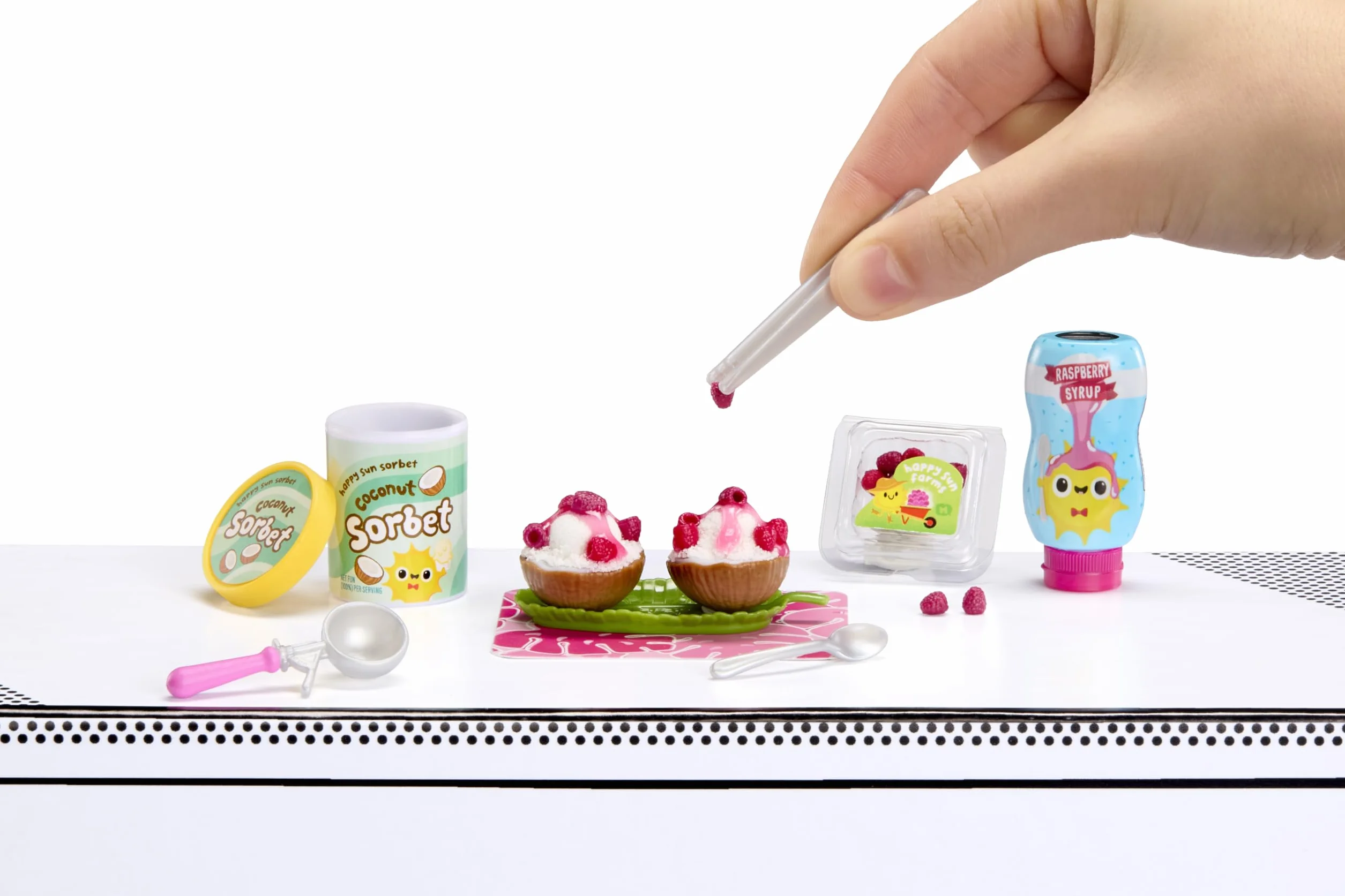 MGA’s Miniverse Make It Mini Cafe Series 6 - Sezonowe Mini Kolekcje z Żywicy z Replikami Składników do Tworzenia i Eksponowania, Niejadalne - dla Kolekcjonerów i Dzieci w Wieku 8+ Lat