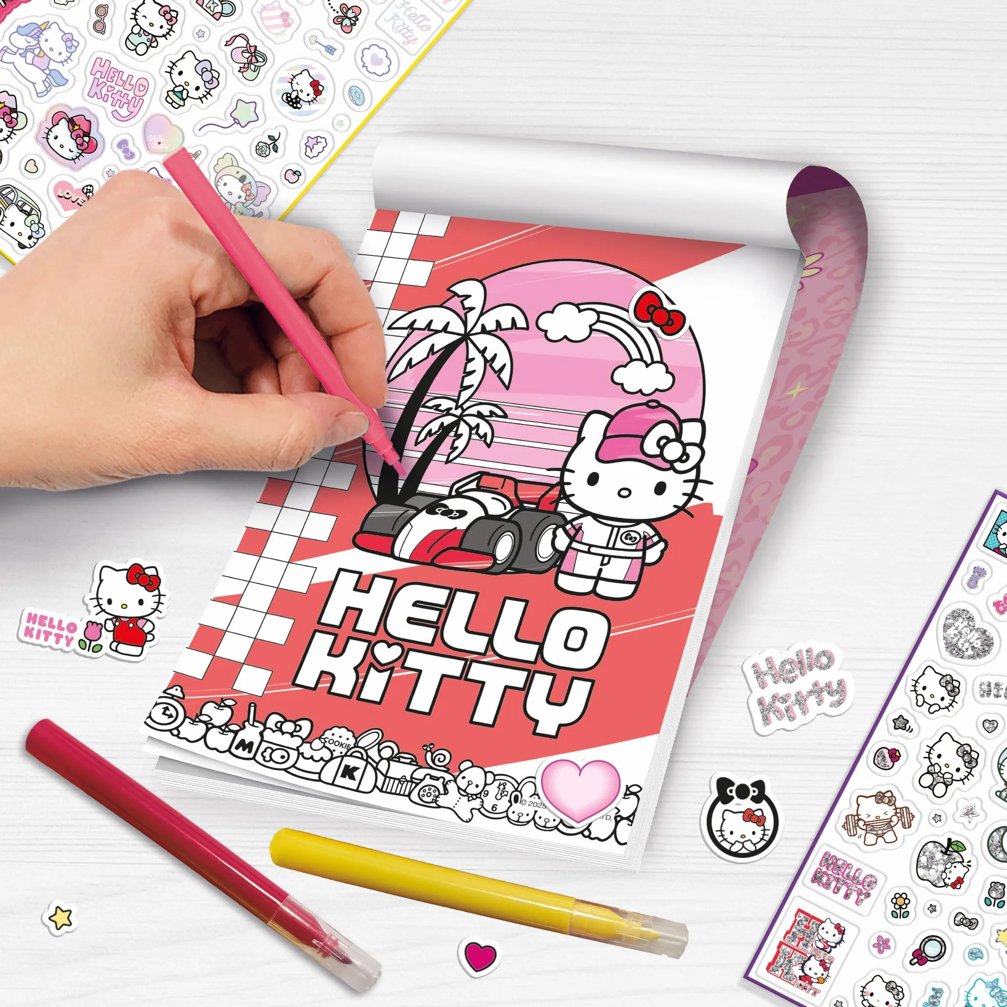 Lisciani HELLO KITTY AND FRIENDS naklejka i kolorowanka dla dzieci 5+ zestaw kreatywny 200 naklejek 4 strony