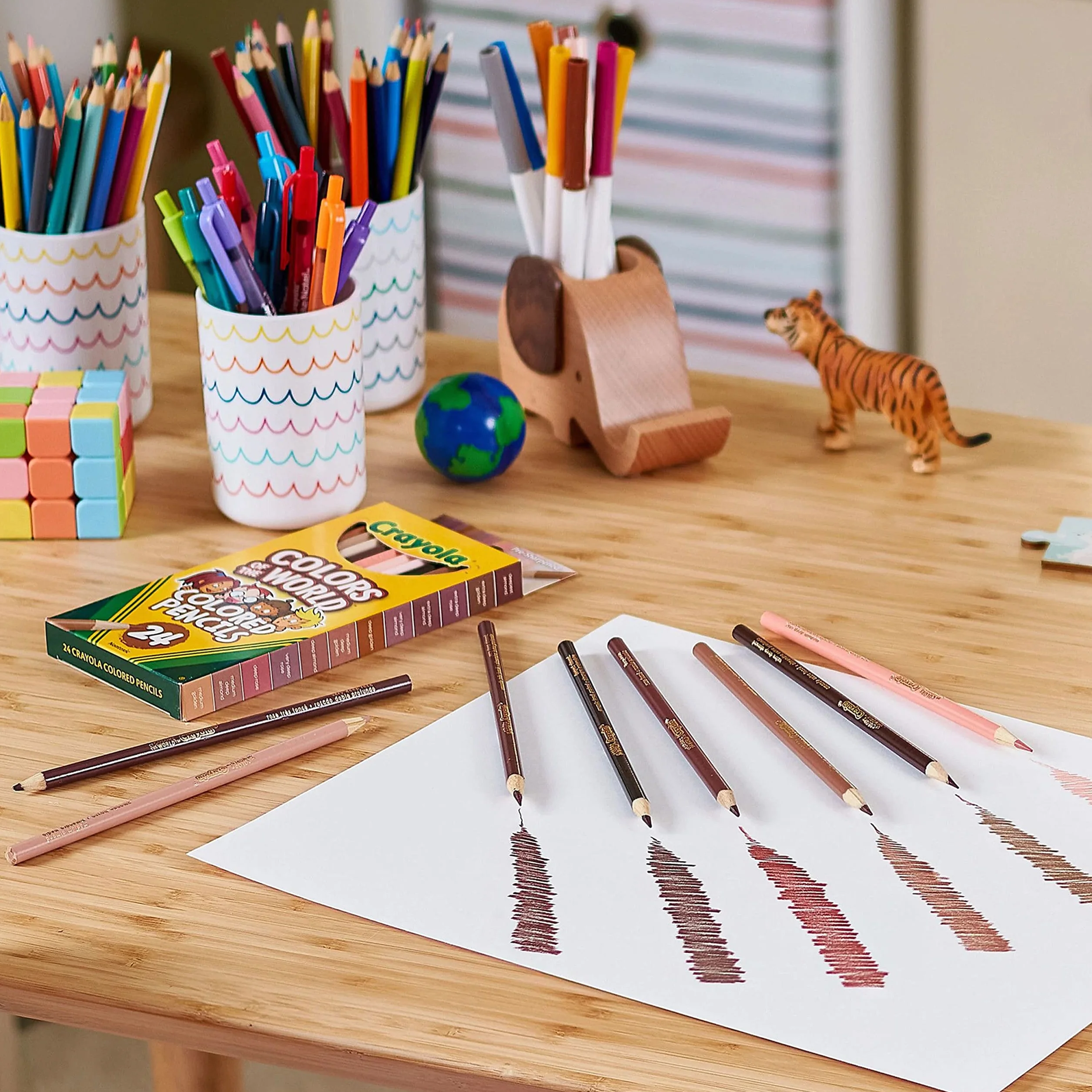 Crayola Colours of the World zestaw kredek do malowania skóry, dla dzieci w 24 odcieniach, dla dzieci z odcieniami skóry na całym świecie, zestaw do majsterkowania, od 3 lat
