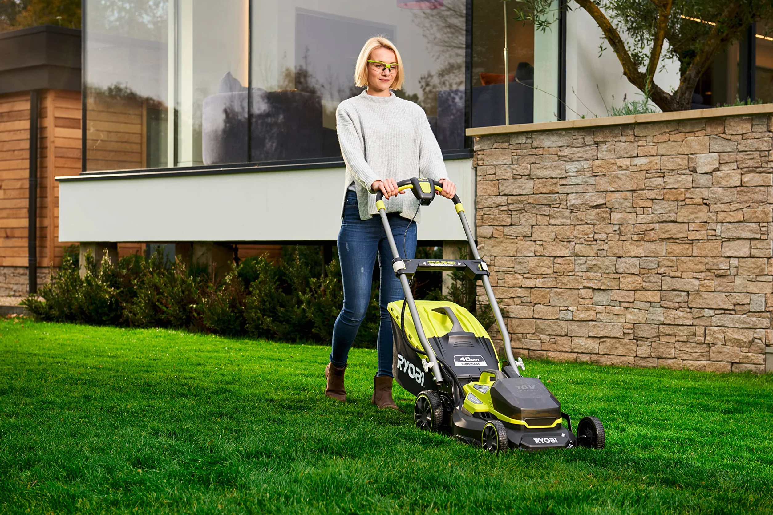 Ryobi Kosiarka 18V RY18LMX40A-150 Bezszczotkowa 40cm Regulacja Wysokości Koszenia 25-70mm Mulczowanie Teleskopowa Rękojeść