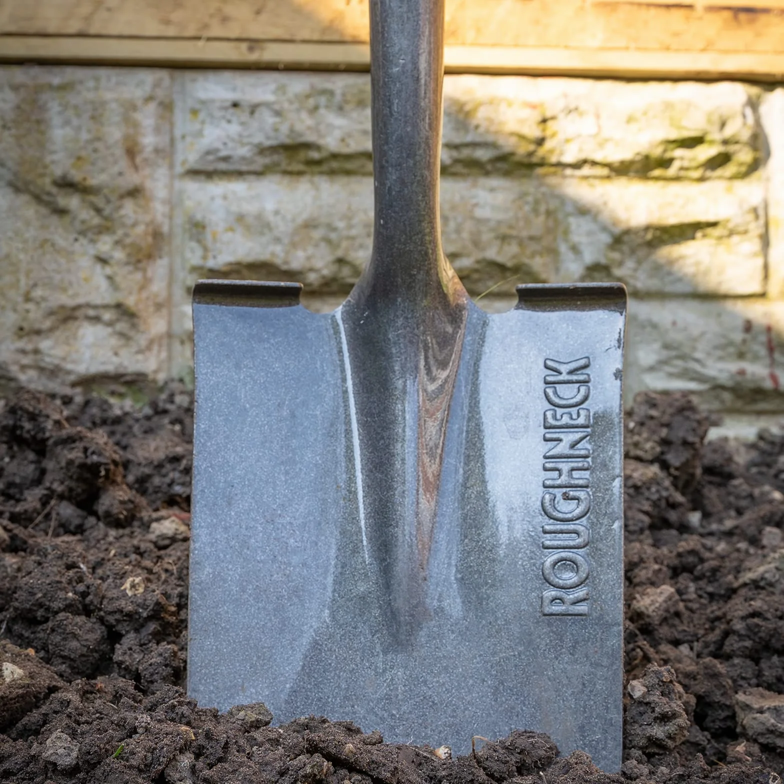Łopata Roughneck Digging Spade 1070 mm (42") – ostrze ze stali węglowej, wzmocnione gniazdo, trzonek z włókna szklanego