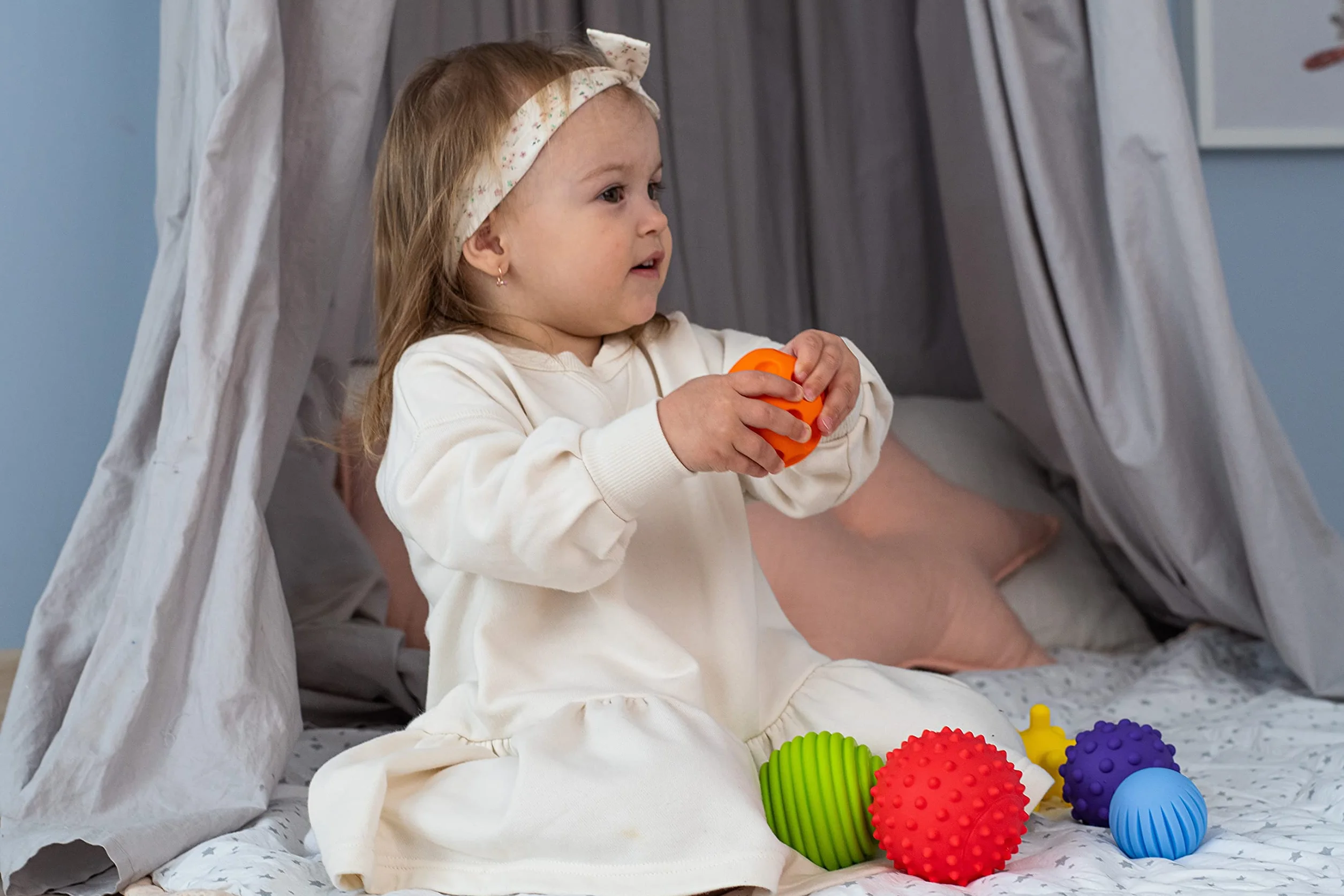FANCY BABY Zestaw 6 Piłek Sensorycznych - Zabawki dla Niemowląt 6, 9, 12, 18 Miesięcy - Kolorowe Piłki Różnej Wielkości - Stymulacja Zmysłów - Do Zabawy i Kąpieli (Piłeczki Sensoryczne Duże)
