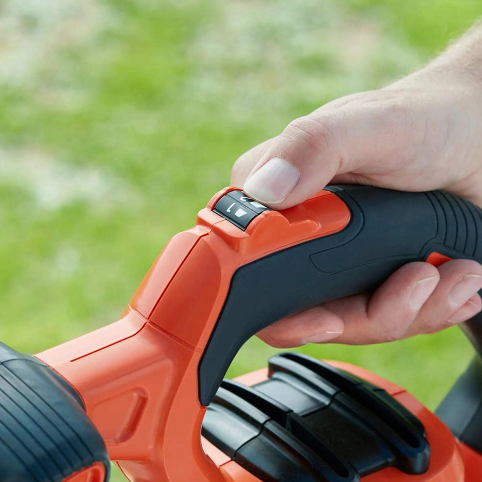 BLACK+DECKER BEBLV300-QS Elektryczny Odkurzacz do Liści 3 w 1 3000 W 72 L