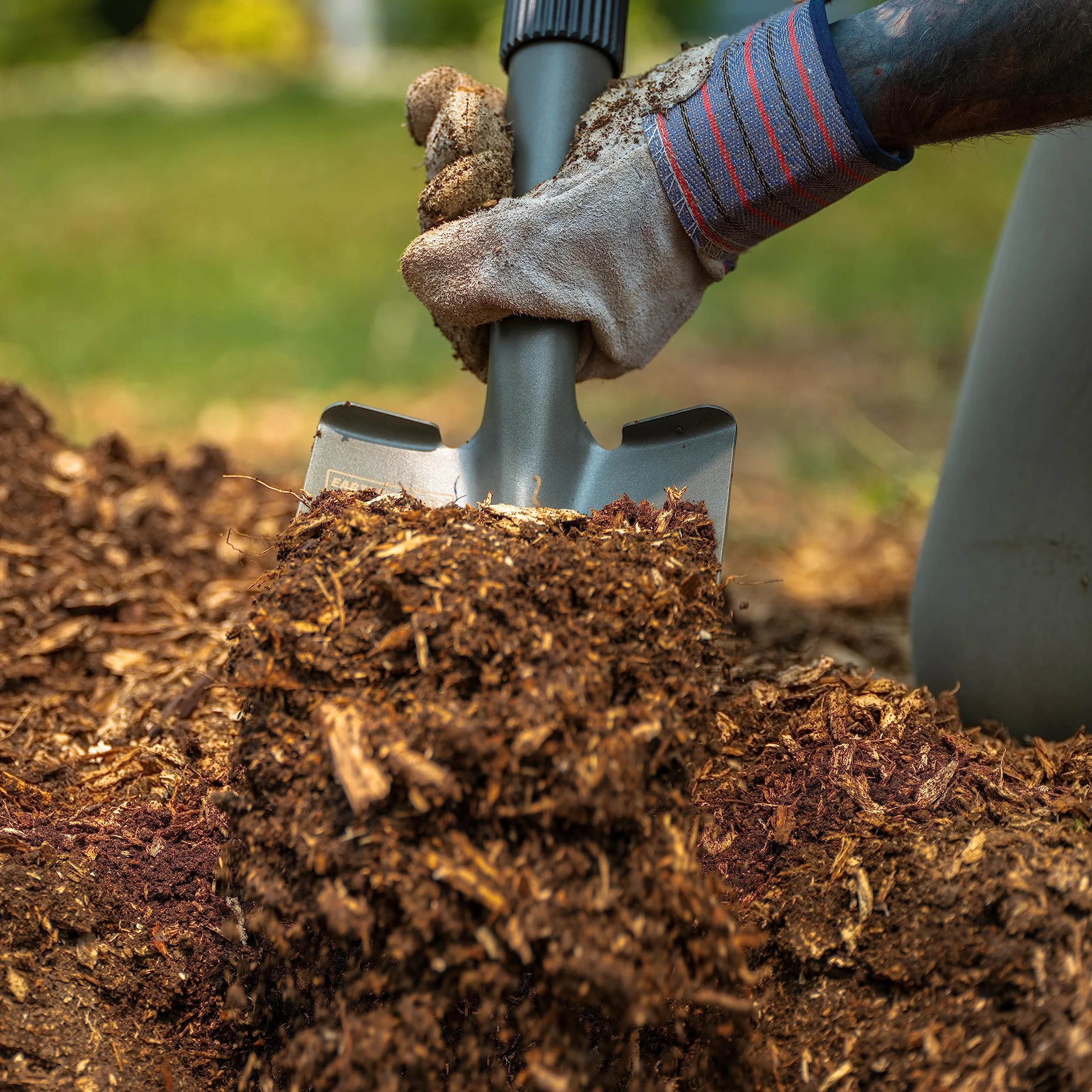 Earthwise 26,5-calowa składana mini łopata ze stali węglowej, uchwyt w kształcie litery D