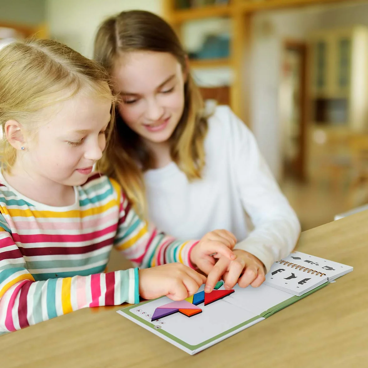Coogam Podróżne Puzzle Tangram z 3 zestawami magnetycznych Tangram - Gry z kształtami do rozkroju na podróż drogową z rozwiązaniem - Książka IQ, edukacyjna zabawka, łamigłówka mózgowa, prezent dla