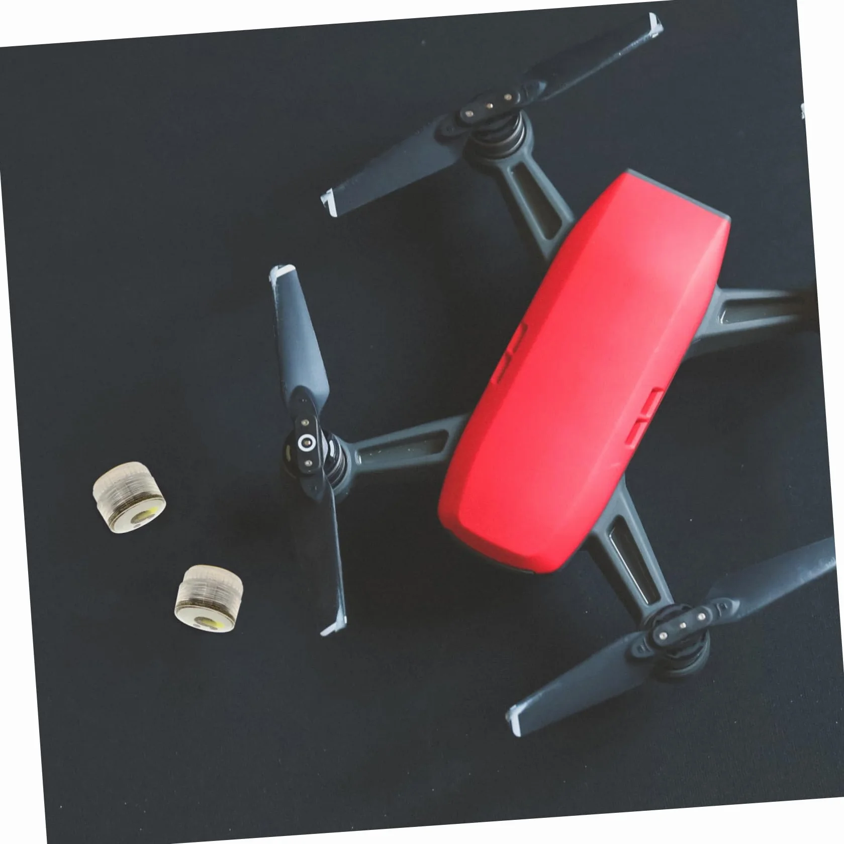 4kawałki Lampki Sygnalizacyjne Led Do Dronów Światła Stroboskopowe Kompatybilne z Mini Se Łatwe Montażu Zapewniające Bezpieczeństwo Nocnych Lotów