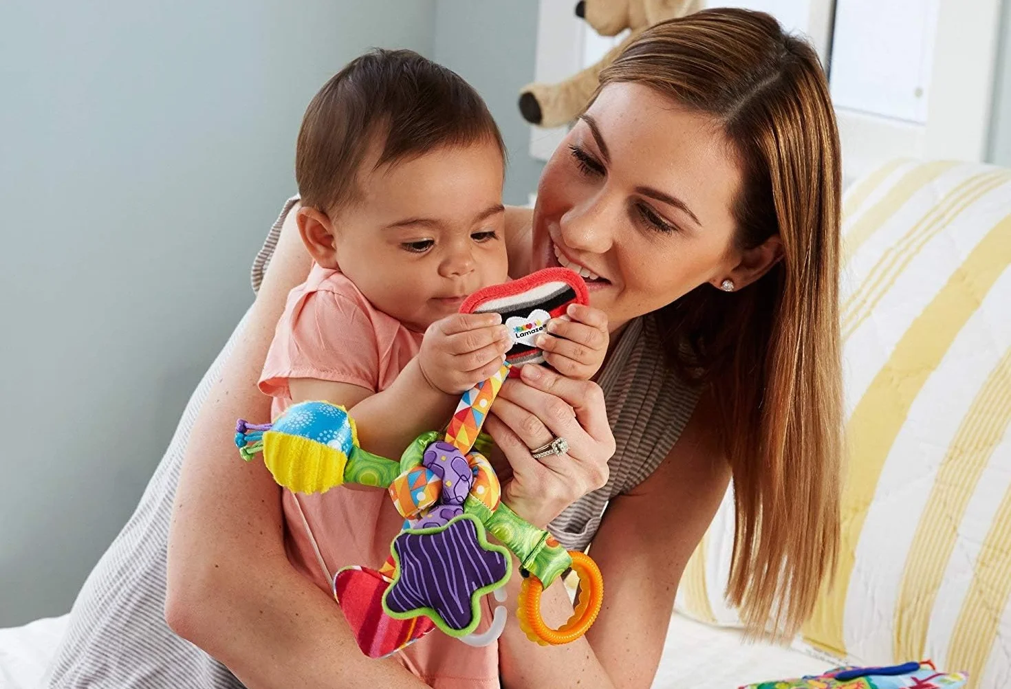 LAMAZE L27128 Tug and Play Knot Baby Toy