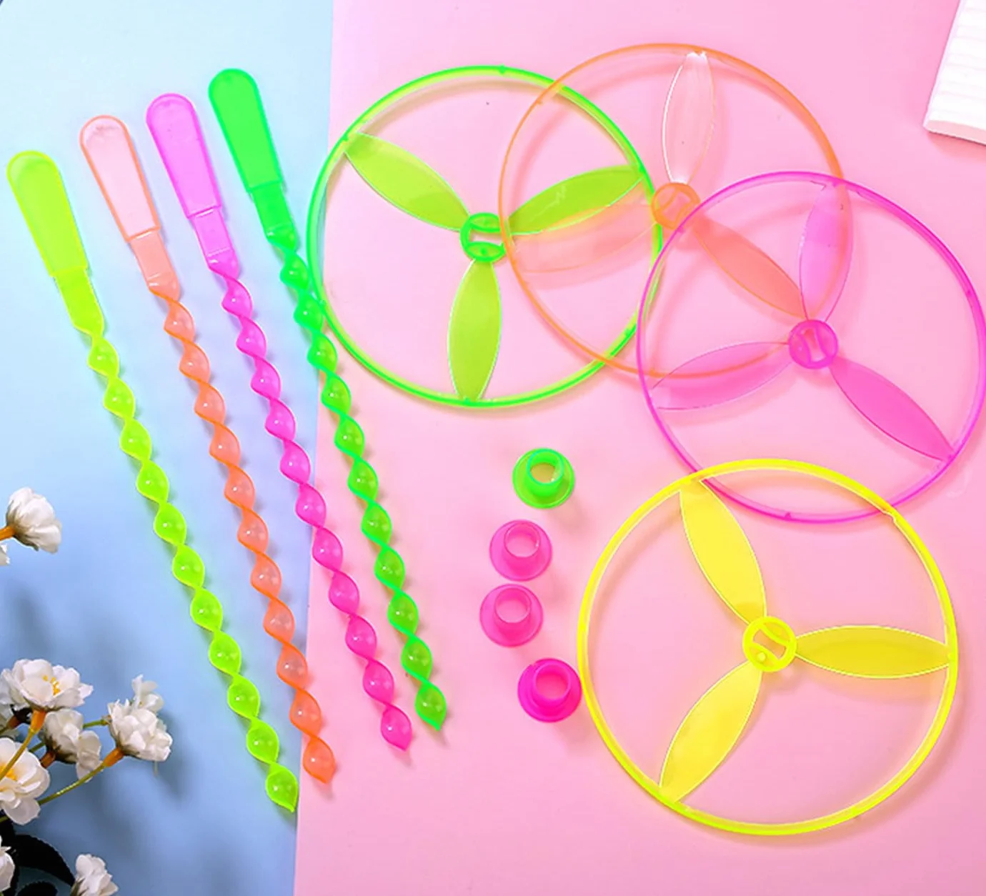 YUEMING 10 szt. Twisty Pull String Spodki, helikoptery wirujące latające dyski, zabawki edukacyjne dla dzieci (motyw ważki, losowy kolor)