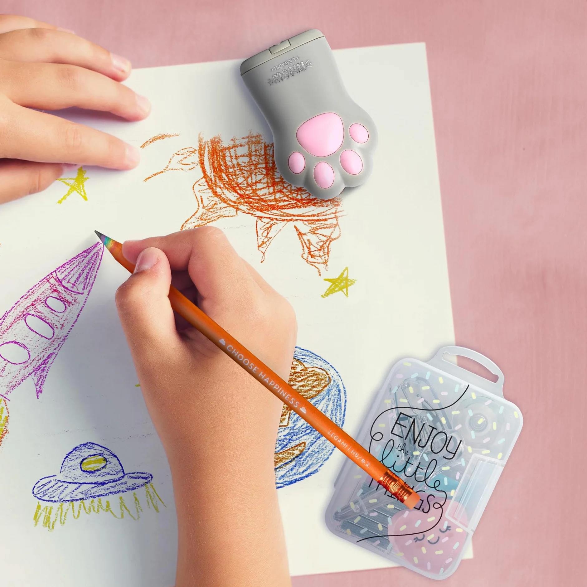 Legami - Mini zestaw przyborów piśmienniczych, 6 akcesoriów w formacie mini: nożyczki, guma, uchwyt na stół, taśma klejąca z dozownikiem, zszywaczem i metalowymi klamerkami, 7 x 10,5 cm, praktyczne pudełko transportowe