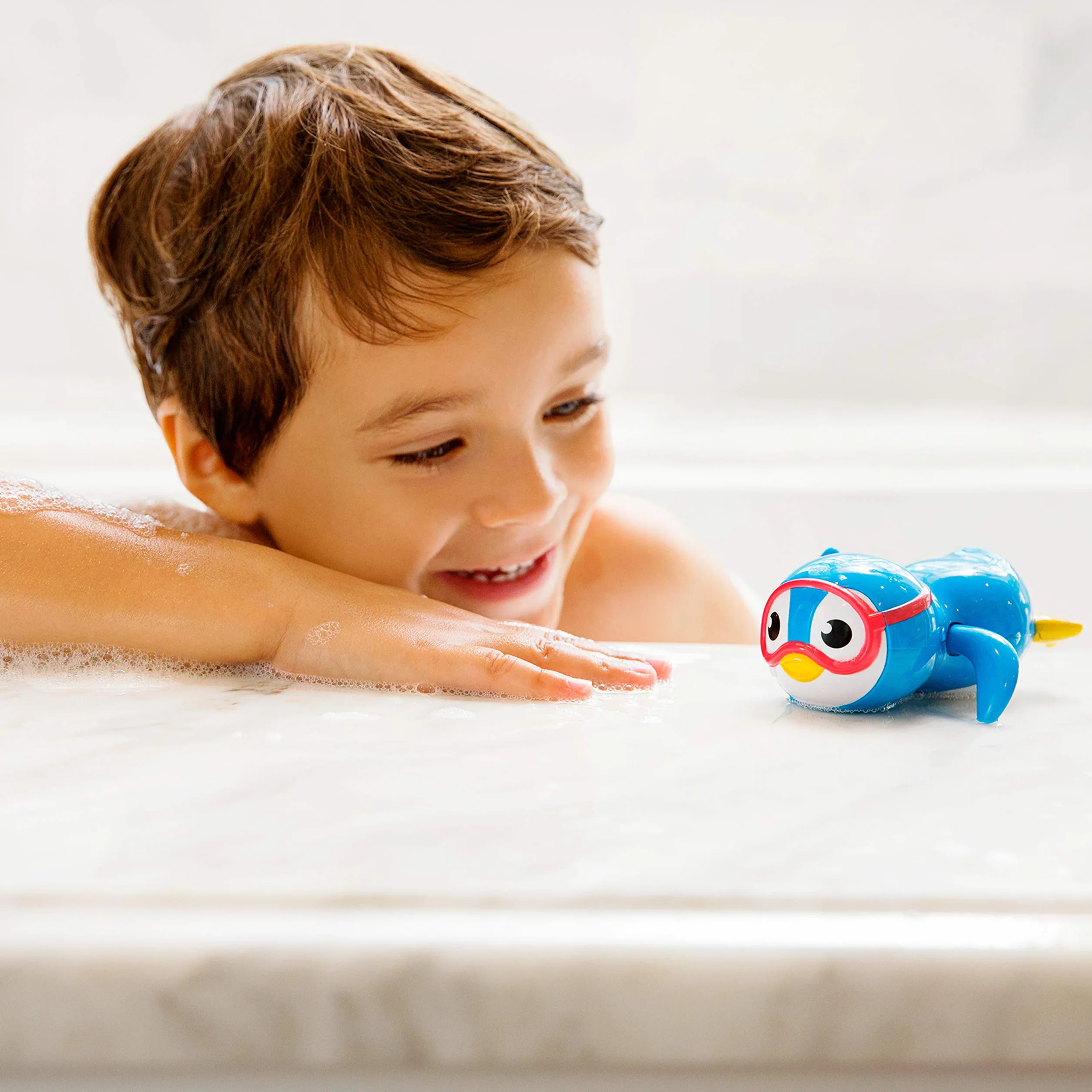 Munchkin Swimming Scuba Buddy Wind Up Bath Toy (Pack of 1)